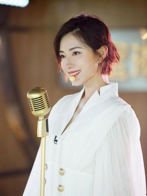 网红大瓜在哪找 万茜自爆一年潜七次,一年潜七次，网红大瓜揭秘